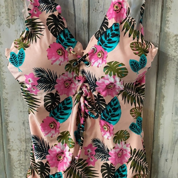One Piece Swimsuit size Small- NWT - Picture 2 of 4